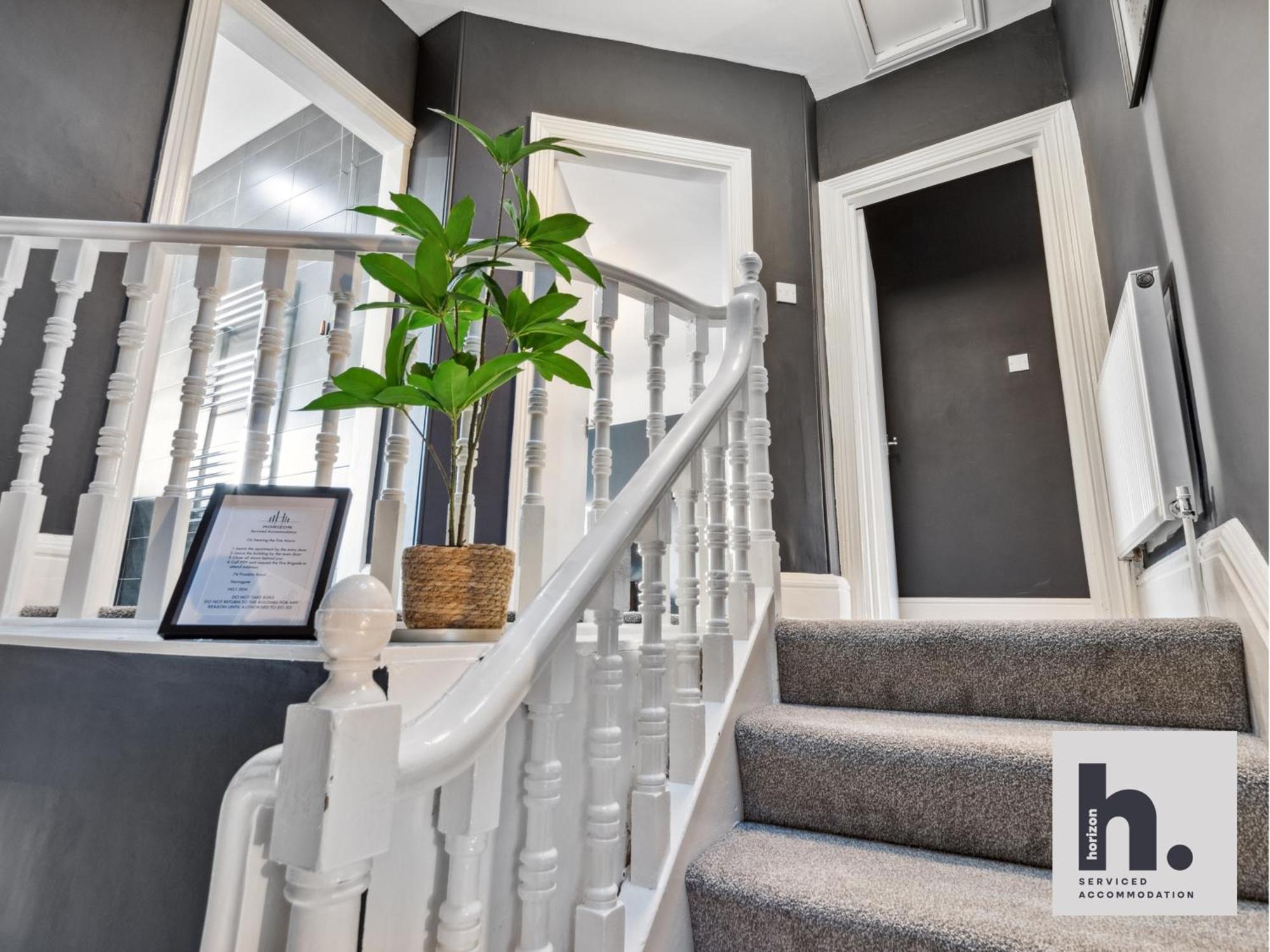 Free Parking - Penthouse - Business Stays - Relocating - St ฮาร์โรเกต ภายนอก รูปภาพ
